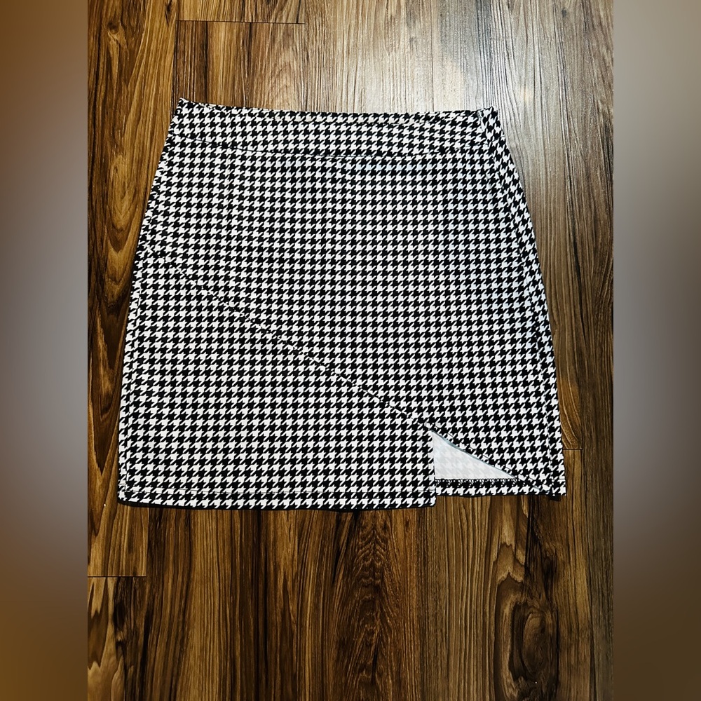 NWOT Houndstooth casual pencil mini skirt with asymmetrical front slit size 10